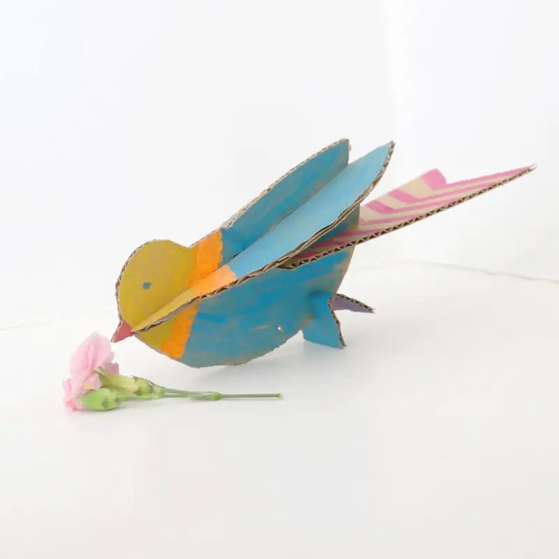 Sculpture d'oiseau en carton fait par un enfant à Vertou